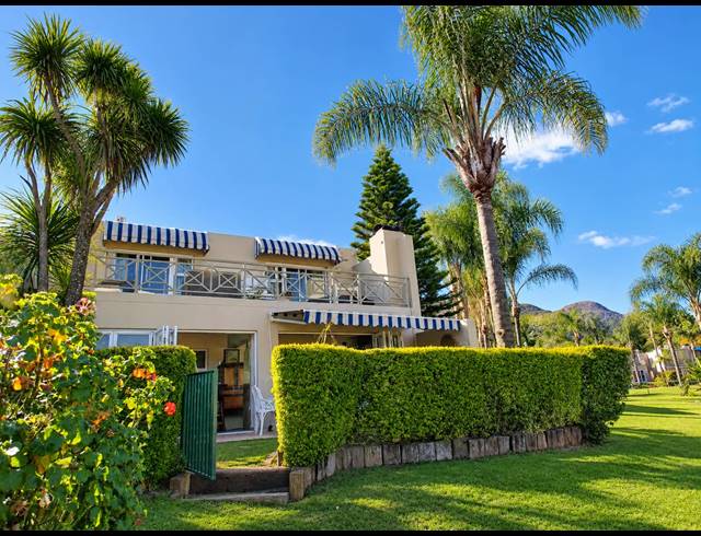 4 BEDROOM SECTIONAL TITLE TO LET IN CARIBBEAN BEACH